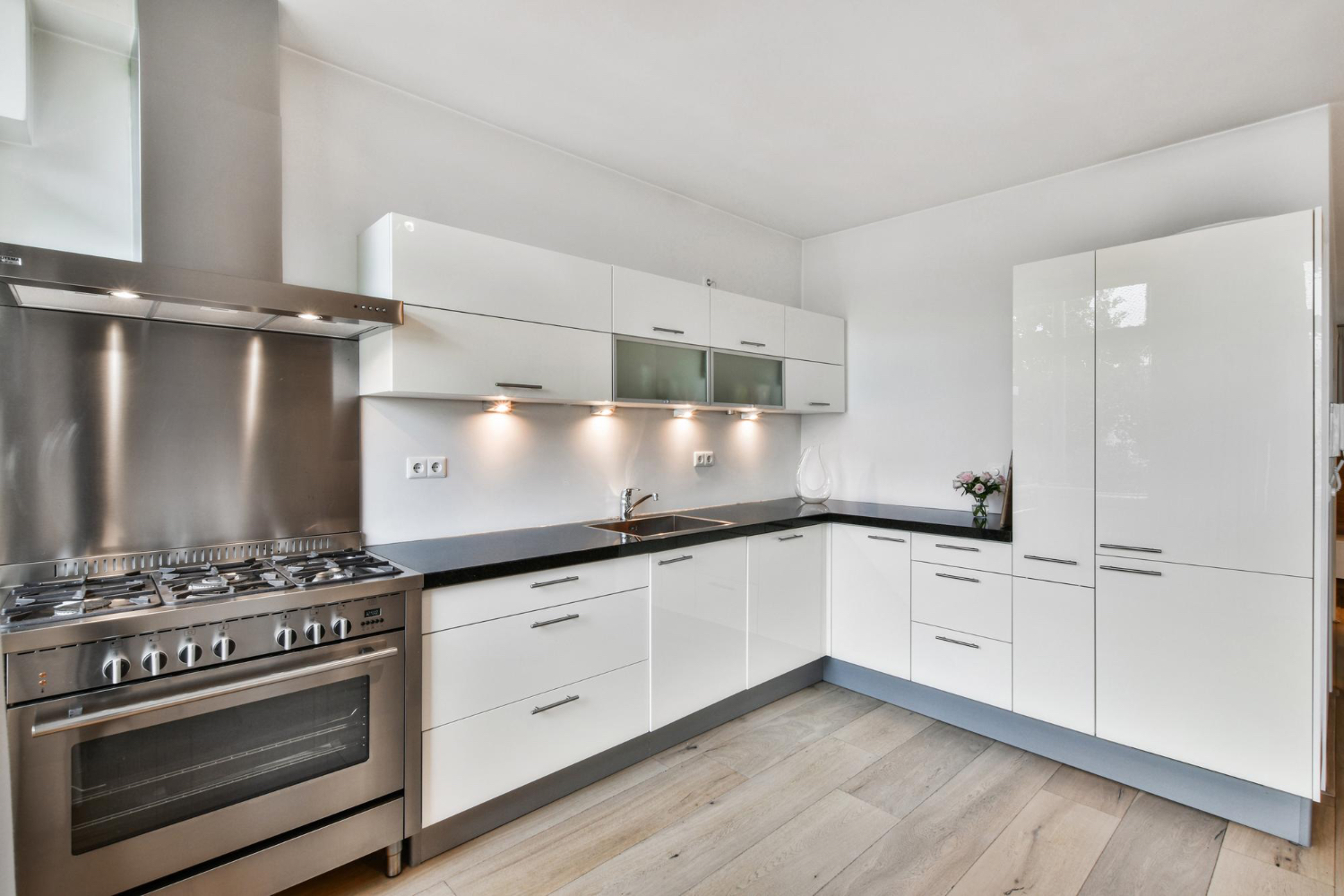 Straight and L-Shaped Kitchens Straight and L-Shaped Kitchens